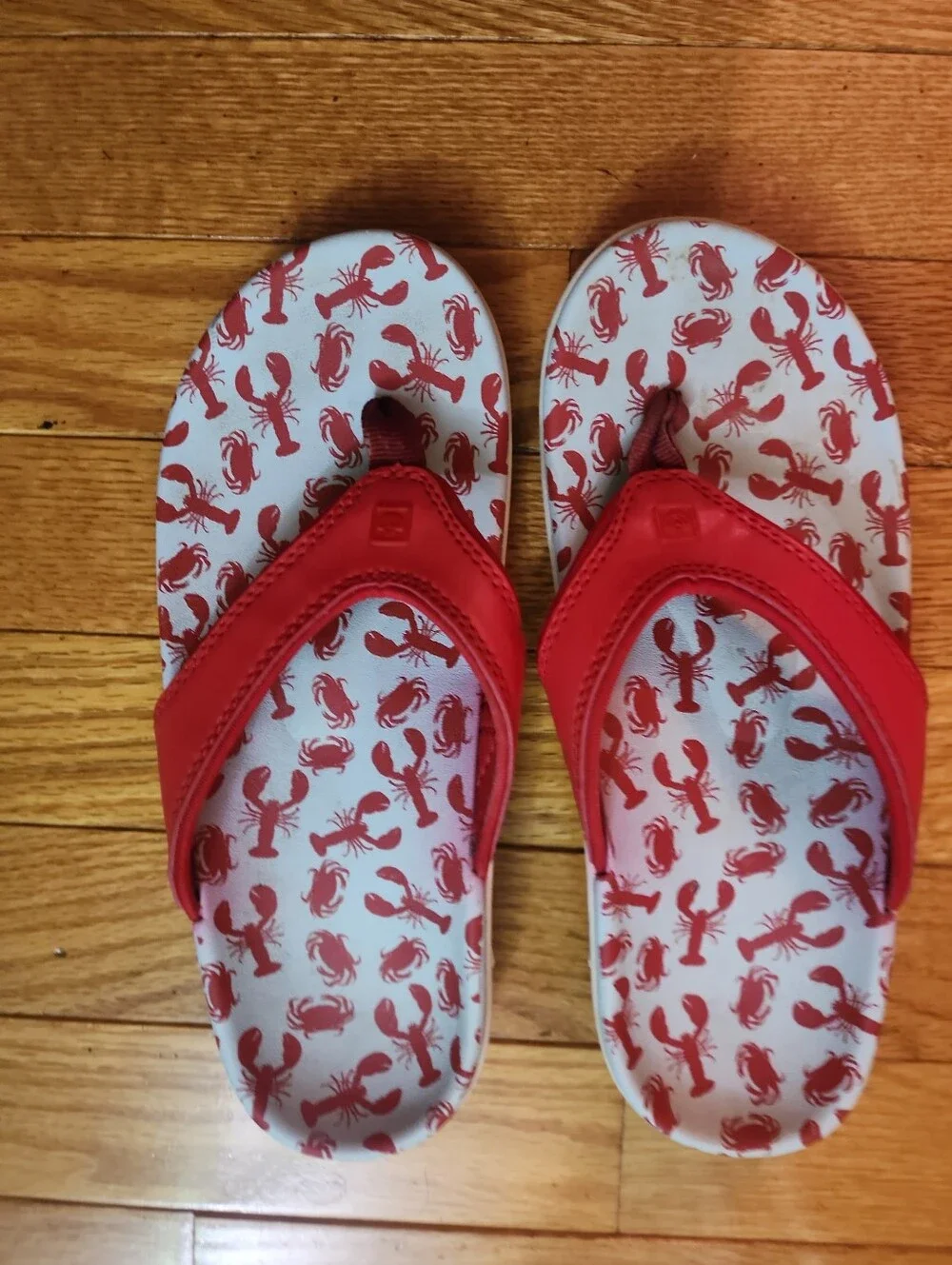 Spenco Yumi Oceon Red With Crab  Patterned Footbed Flip Flop Sandals